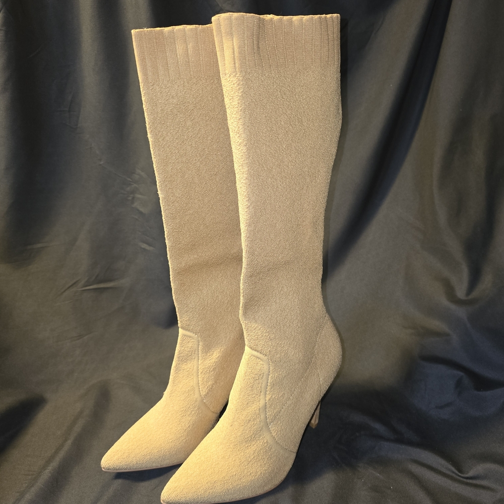 Tan Heeled Shoes with Classic Silhouette